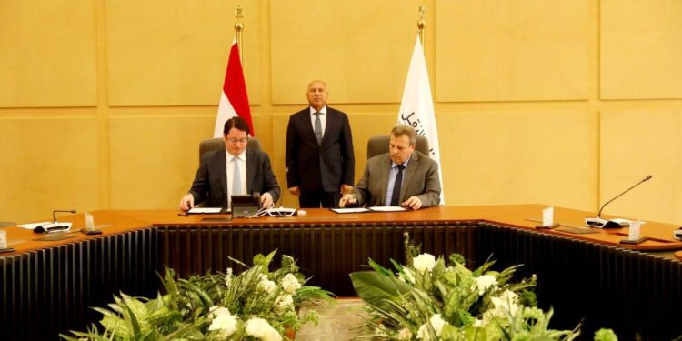 توقيع اتفاقية إنشاء مصنع تالجو لتصنيع عربات السكك الحديدية في مصر