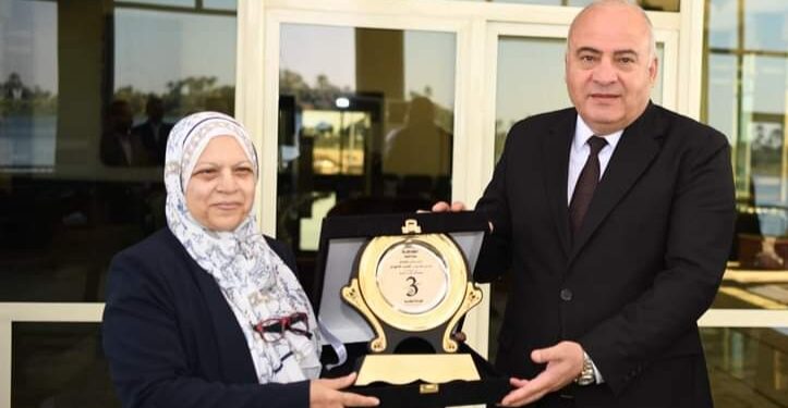 محافظ قنا يسلم 20 أما مثالية أجهزة كهربائية مقدمة من مؤسسة العربى