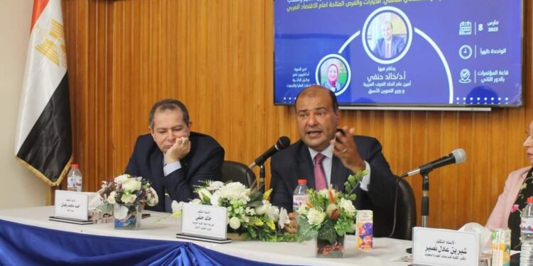 «خالد حنفي» يتحدث عن «مستجدات الوضع الاقتصادي العالمي» خلال ندوة بجامعة الإسكندرية