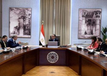 رئيس الوزراء يجتمع مع وزير التموين للإطمئنان على توافر أرصدة السلع الأساسية