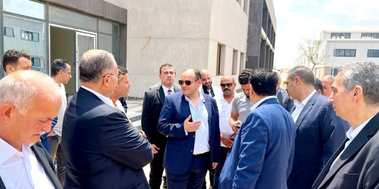 وزير الصناعة يتفقد المدابغ ومنطقة الـ100 مصنع للمنتجات تامة الصنع في الروبيكي