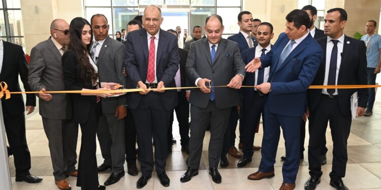 وزير الصناعة يفتتح معرضي "ايجيبت بروجيكتس" و "ويندوريكس" للزجاج