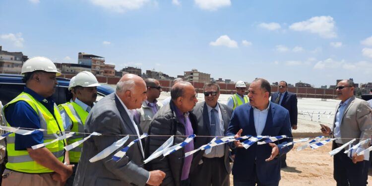 وزير قطاع الأعمال يتفقد مشروع التطوير فى مجمع "مصر للغزل والنسيج" وصباغى البيضا في كفر الدوار