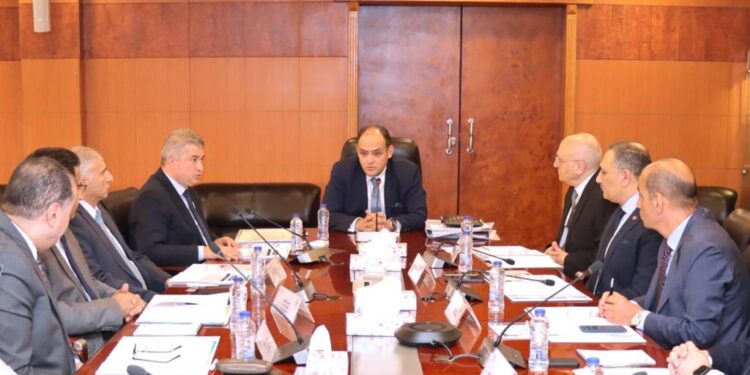 وزير الصناعة: الموافقة على تيسيرات جديدة للمستثمرين الحاصلين على وحدات بالمجمع الصناعي بالمحلة الكبرى