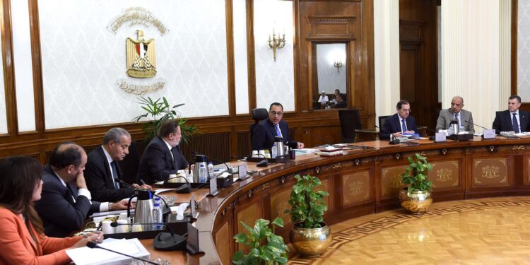 تضم 9 قطاعات .. الحكومة تستعرض 152 فرصة إستثمارية صناعية