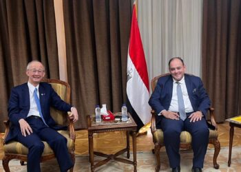 وزير الصناعة يدعو المستثمرين اليابانيين لتوجيه استثماراتهم لقطاع صناعة السيارات في مصر