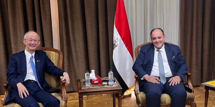 وزير الصناعة يدعو المستثمرين اليابانيين لتوجيه استثماراتهم لقطاع صناعة السيارات في مصر