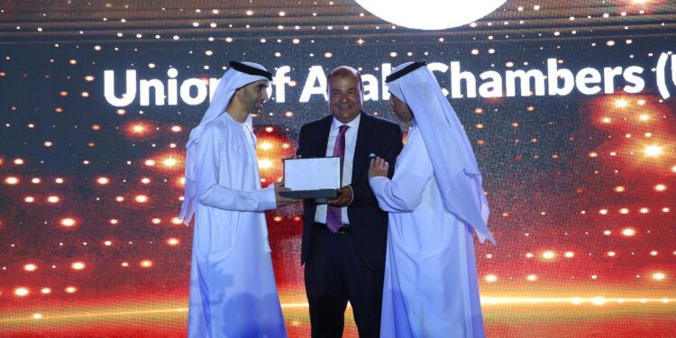 ملتقى الاستثمار السنوي يكرم اتحاد الغرف العربية
