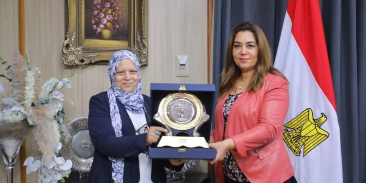 بالتعاون مع مؤسسة العربي .. محافظ دمياط تسلم 20 جهازا للفتيات المقبلات على الزواج