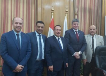 "الصناعات الكيماوية" تبحث أهم معوقات تطبيق قانون إدارة المخلفات وتحديات القطاع