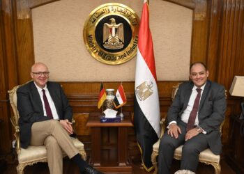 وزير الصناعة : نسعى لجذب المزيد من الاستثمارات الألمانية في مجال صناعة السيارات