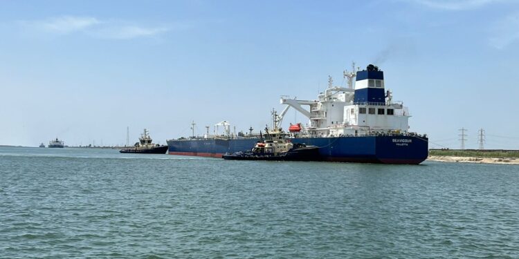 توقيع اتفاقية لإنتاج الوقود الأخضر باقتصادية قناة السويس.. باستثمارات 3 مليارات دولار