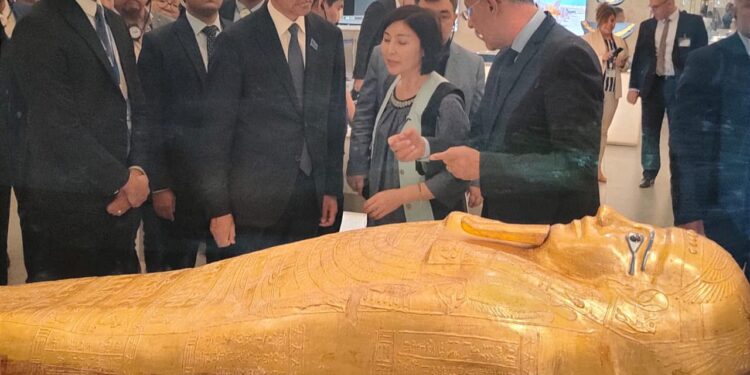 رئيس مجلس الشيوخ الكازاخستاني يزور المتحف القومي للحضارة