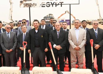 وزير الصناعة يضع حجر الأساس لمصنع الضفائر الكهربائية للسيارات التابع لشركة سوميتومو إلكتريك إيجيبت