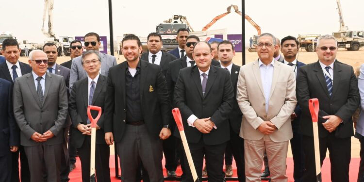 وزير الصناعة يضع حجر الأساس لمصنع الضفائر الكهربائية للسيارات التابع لشركة سوميتومو إلكتريك إيجيبت