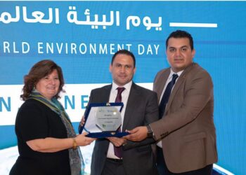 تكريم “مؤسسة الجمهورية الجديدة” خلال مؤتمر لقضايا المناخ و البيئة بجامعة النيل الأهلية