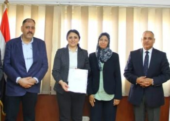 “البحث العلمي” و “تحديث الصناعة” يسلمان عقود 8 مشروعات بحثية