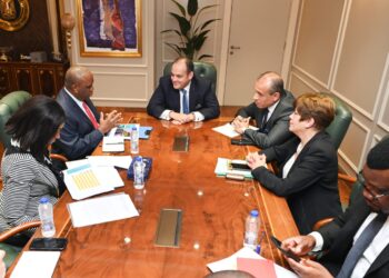 وزير الصناعة يبحث مع وفد البنك الأفريقي للإستيراد والتصدير ترتيبات استضافة القاهرة لمعرض التجارة البينية الأفريقي نوفمبر المقبل