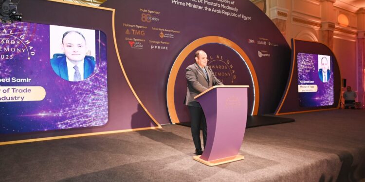 وزير الصناعة يفتتح الدورة الثامنة لقمة مصر للأفضل