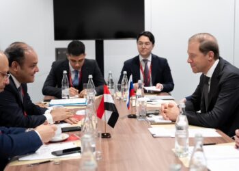 وزير الصناعة يبحث مع كبري الشركات الروسية العاملة في مجالات الشحن  فرص التعاون المشترك