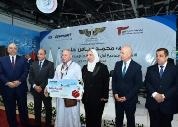 في إحتفالية لتوديع أولى أفواج حجاج بيت الله الحرام .. وزير الطيران: نسخر كل إمكانياتنا لخدمة ضيوف الرحمن