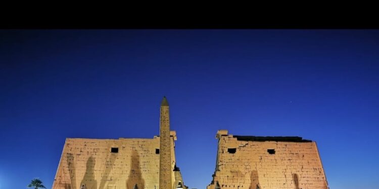 "السياحة" تتابع تنفيذ التحول الشامل للمدفوعات في الأقصر