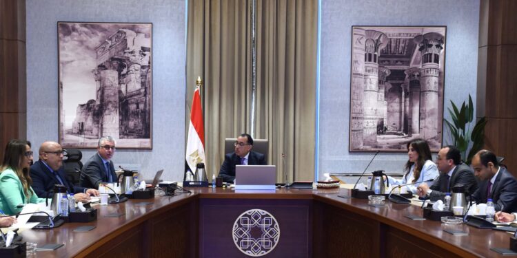 رئيس اقتصادية قناة السويس لـ "مدبولي" : جاهزون بحزمة مزايا للمستثمرين .. و 89 مشروعاً صناعياً يحصل على موافقات للبدء