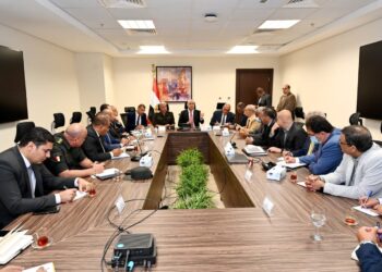 وزير الإسكان ورئيسا هيئتى "الهندسية للقوات المسلحة" و"العربية للتصنيع" يبحثون سبل دعم الصناعات المصرية
