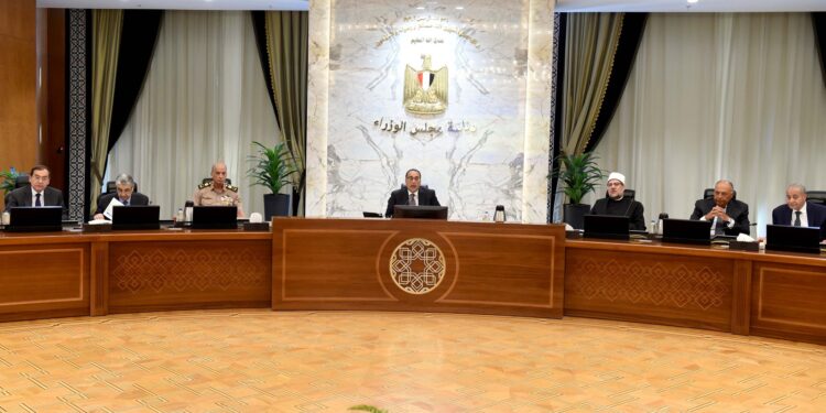 رئيس الوزراء يوجه بسرعة تنفيذ مشروعات تطوير الخدمات بواحة سيوة