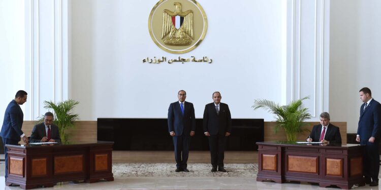 رئيس الوزراء يشهد توقيع بروتوكول تعاون لإصدار تراخيص المشروعات الصناعية داخل المناطق الحرة