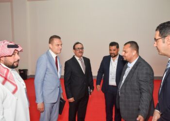 بالصور .. الملحق التجاري السعودي يتفقد جناح «سمارت ويندو» في معرض Big 5