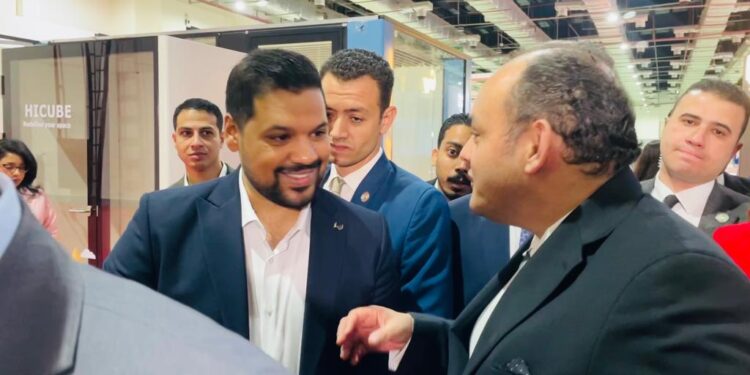 «سمارت ويندو» تشارك في فعاليات معرض Big 5 لمواد البناء والتشييد .. ووزير الصناعة يزور جناح الشركة