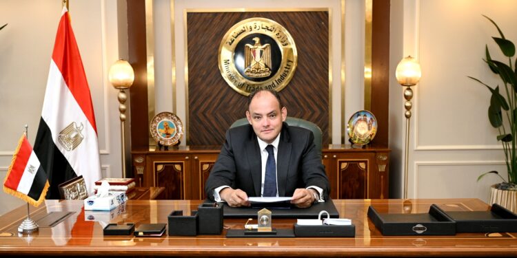 عاجل .. وزير الصناعة يقرر مد العمل بقرار حظر تصدير الأكسجين لمدة عام