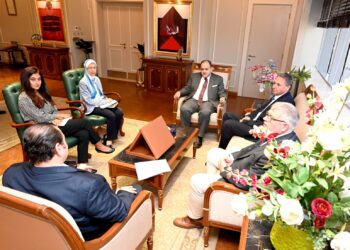 وزير التجارة : فرص متميزة أمام الشركات العالمية لتوطين صناعة السيارات الكهربائية في مصر