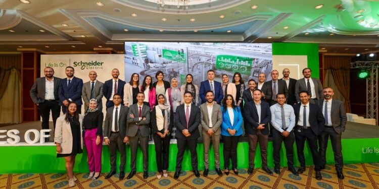 شنايدر إلكتريك تواصل سلسلة محادثات الابتكار عن صناعات المستقبل نحو بيئة صناعية خالية من الانبعاثات الكربونية