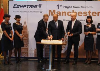 وزير الطيران والسفير البريطاني يشهدا مراسم إنطلاق أولى رحلات شركة مصر للطيران إلى مانشستر