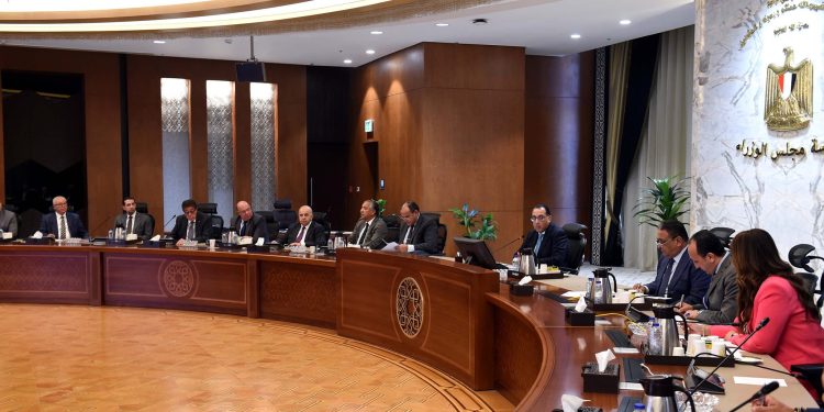 تفاصيل إجتماع رئيس الوزراء مع رؤساء الغرف الصناعية لبحث توطين 152 صناعة