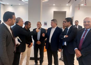 رئيس "التنمية الصناعية" يتفقد المركز التكنولوجى لخدمة المواطنين في أسوان