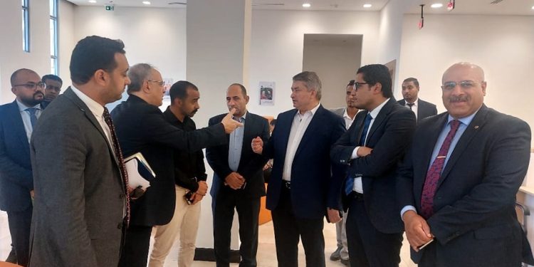 رئيس "التنمية الصناعية" يتفقد المركز التكنولوجى لخدمة المواطنين في أسوان
