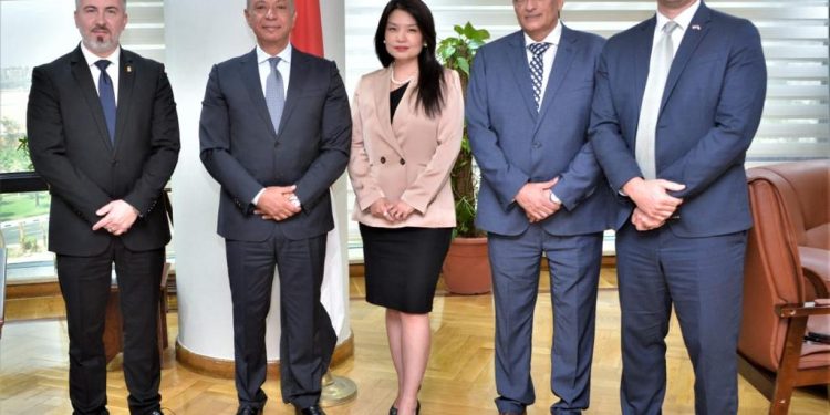 وفد إدارة الجمارك وحماية الحدود الأمريكية يشيد بالإجراءات الأمنية في المطارات المصرية