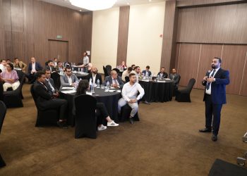 أحمد زيادة: منتجات لونجي الشمسية الأعلي كفاءة عالميًا.. والسوق المصرية الأكبر في انتاج الهيدروجين الأخضر