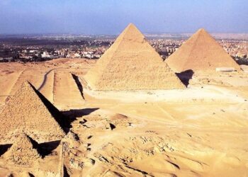 رسمياً.. ” السياحة” تكشف حقيقة الإغلاق الجزئي لمنطقة أهرامات الجيزة