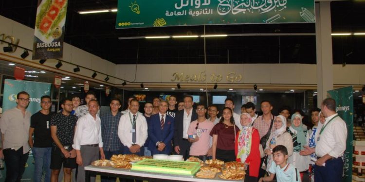 «سبينيس مصر» تحتفل بأوائل الثانوية العامة داخل مول العرب
