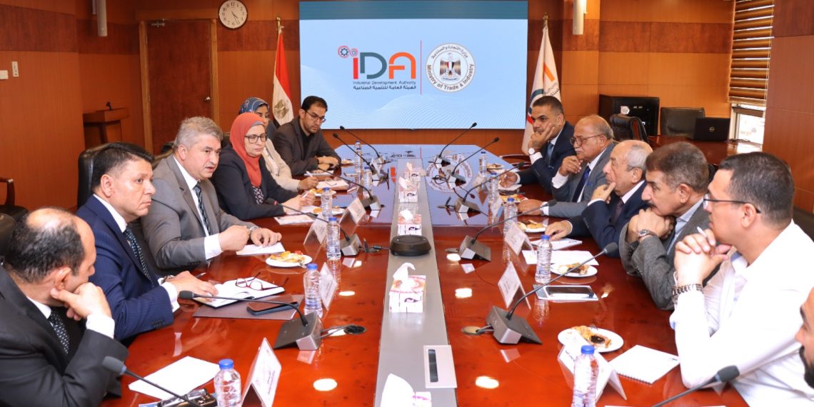 وضع آليات اعتماد مكاتب استشارية جديدة للتيسير على المستثمرين في إصدار التراخيص الصناعية