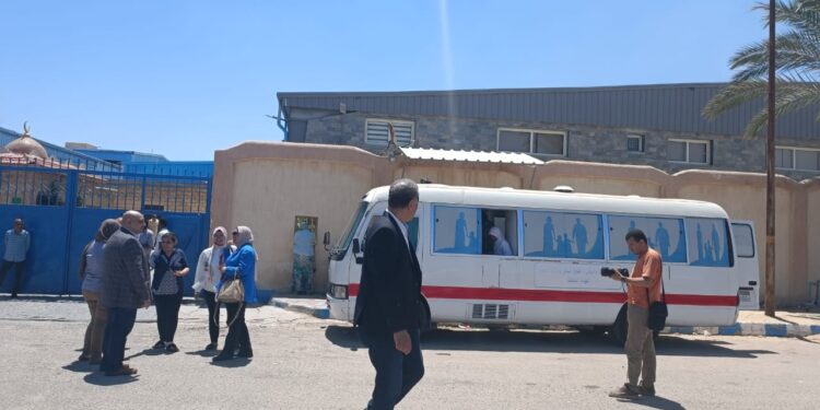 غرفة الملابس الجاهزة: 50 مصنع ملابس في العامرية يستفيد من خدمات "العيادات المتنقلة"