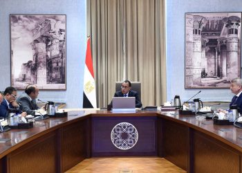 رئيس الوزراء يوجه بسرعة الانتهاء من مشروع القانون الخاص بحوافز الرئيس للاستثمار الصناعي