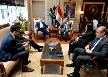 وزير الصناعة : بريطانيا أكبر مستثمر أجنبي في مصر بـ 21.5 مليار دولار