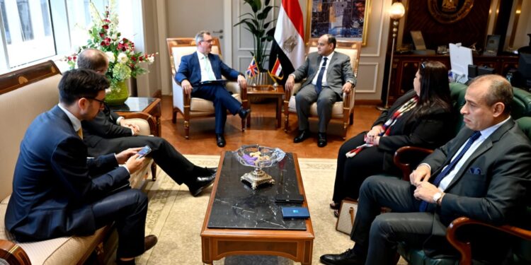 وزير الصناعة : بريطانيا أكبر مستثمر أجنبي في مصر بـ 21.5 مليار دولار