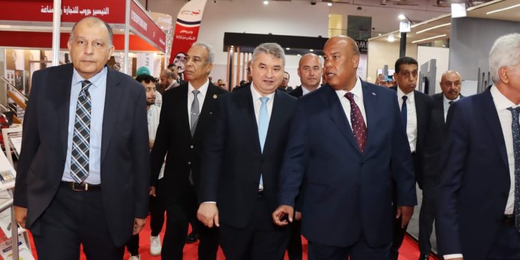 رئيس «التنمية الصناعية» يفتتح معرض (Metal & Steel )   