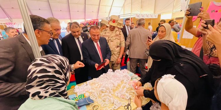 بتخفيضات تصل لـ30%.. “غرفة الإسكندرية” تفتتح معرض “أهلاً مدارس”